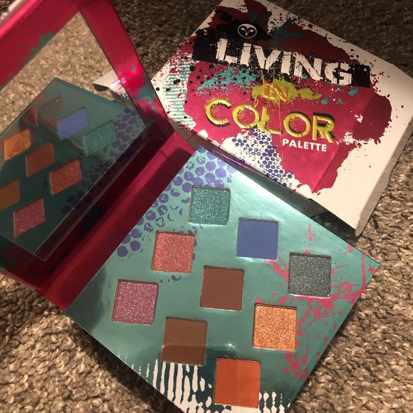 Living in Color Pallet - Picture 1 of 2